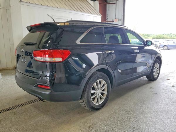 2017 KIA SORENTO L, LX