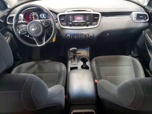 2017 KIA SORENTO L, LX