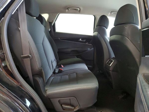 2017 KIA SORENTO L, LX