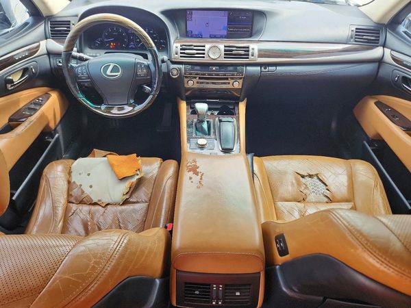 2013 LEXUS LS 460