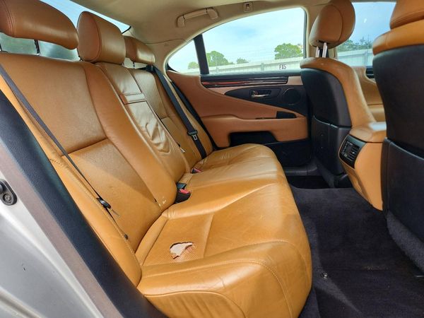 2013 LEXUS LS 460