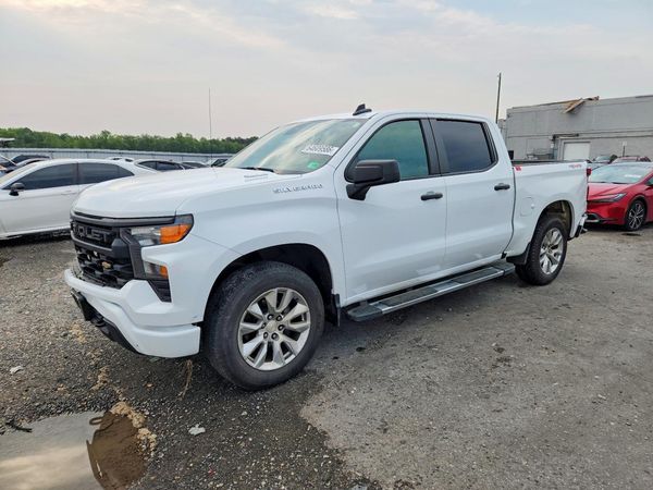 2024 CHEVROLET SILVERADO Custom — Front 3/4