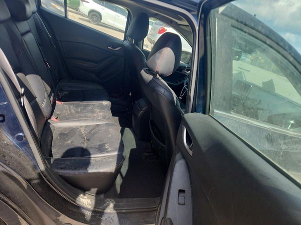 2016 MAZDA 3 SE