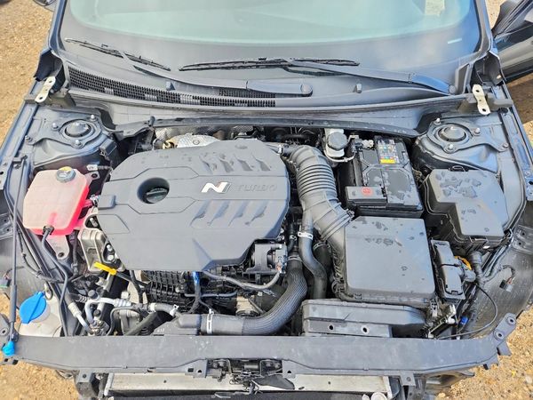 2023 HYUNDAI ELANTRA — Engine bay