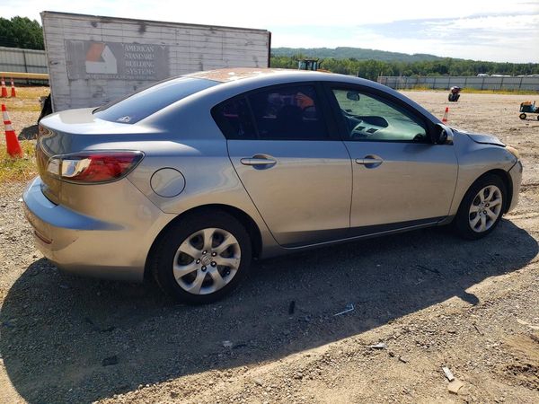 2013 MAZDA 3 SV/Base