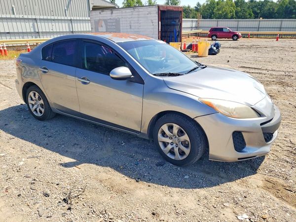 2013 MAZDA 3 SV/Base