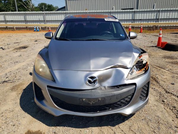 2013 MAZDA 3 SV/Base