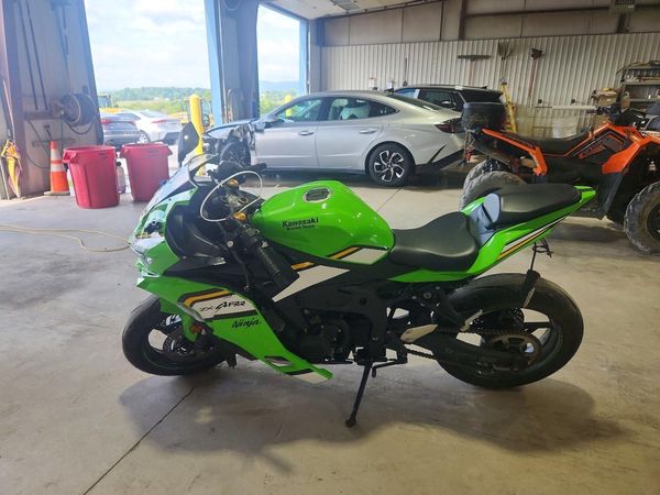 2025 KAWASAKI ZX400 — LSDT