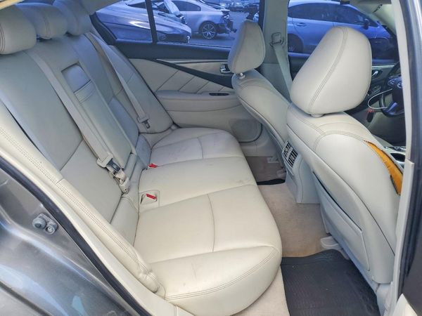 2015 INFINITI Q50