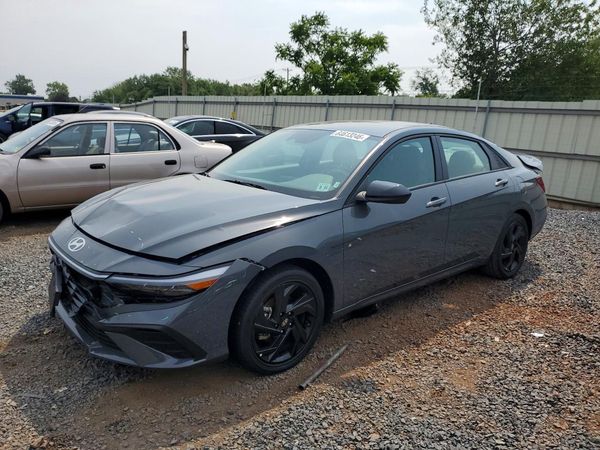 2026 HYUNDAI ELANTRA — Front 3/4