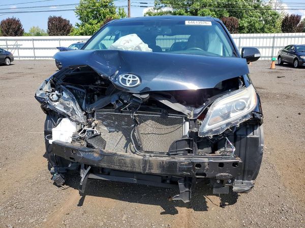 2016 TOYOTA SIENNA