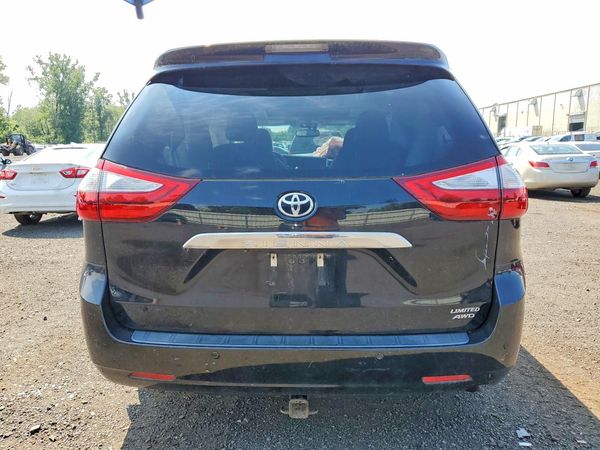 2016 TOYOTA SIENNA