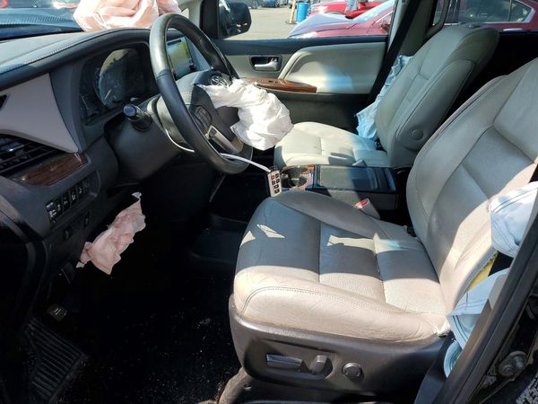 2016 TOYOTA SIENNA