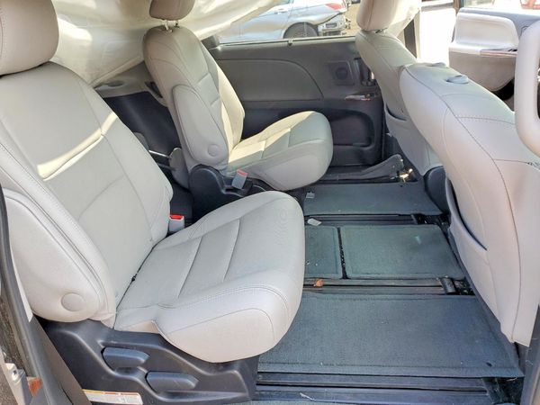 2016 TOYOTA SIENNA
