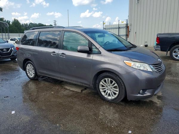 2015 TOYOTA SIENNA