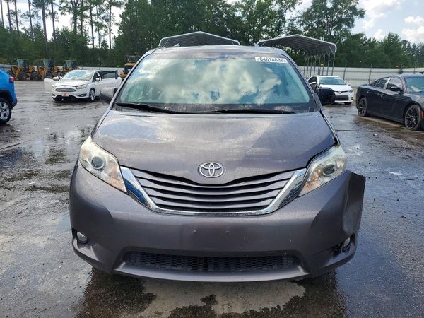 2015 TOYOTA SIENNA