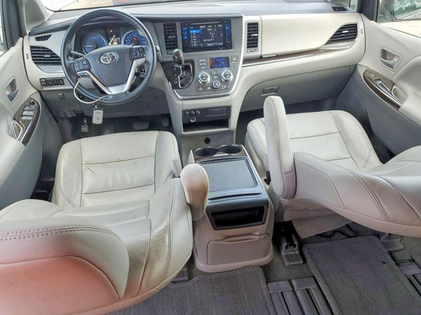 2015 TOYOTA SIENNA