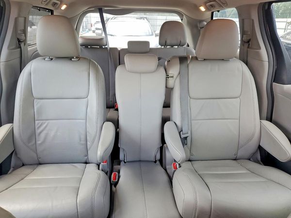2015 TOYOTA SIENNA