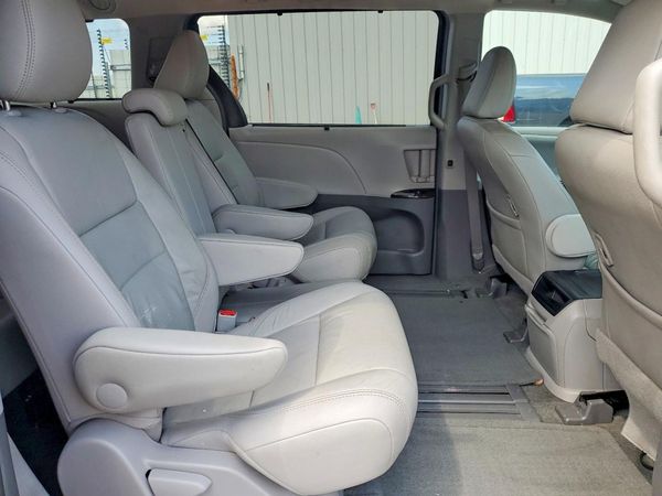 2015 TOYOTA SIENNA