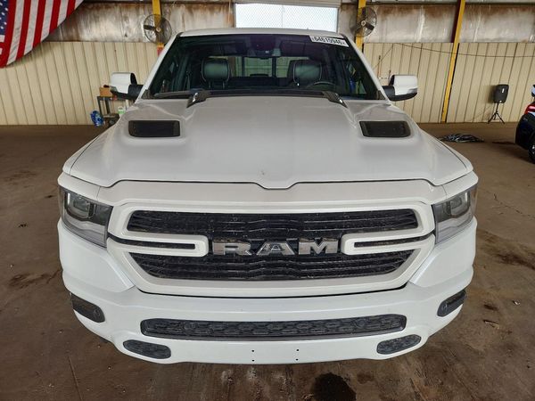2019 RAM 1500 LARAMIE CREW CAB 4X2
