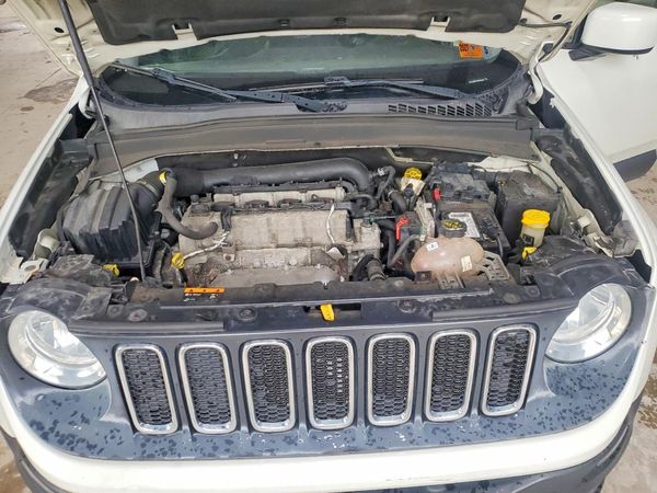2016 JEEP RENEGADE — Engine bay