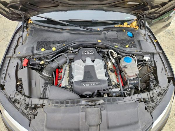 2012 AUDI A7 quattro Prestige — Engine bay