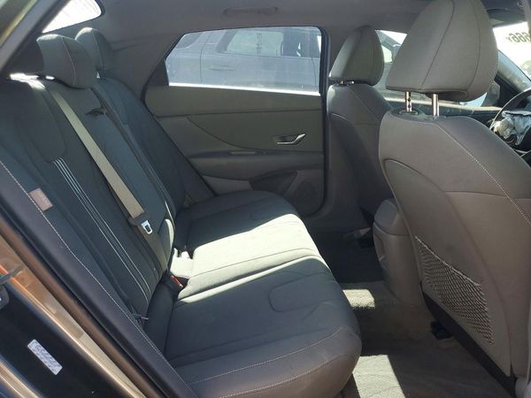 2024 HYUNDAI ELANTRA