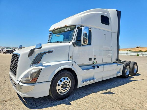 2016 VOLVO VNL