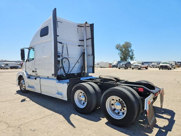 2016 VOLVO VNL