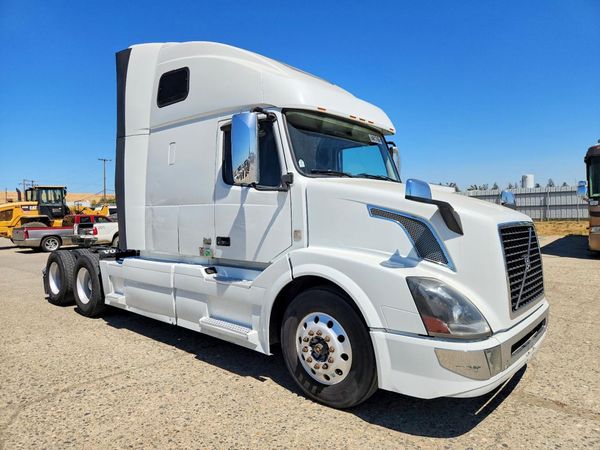 2016 VOLVO VNL