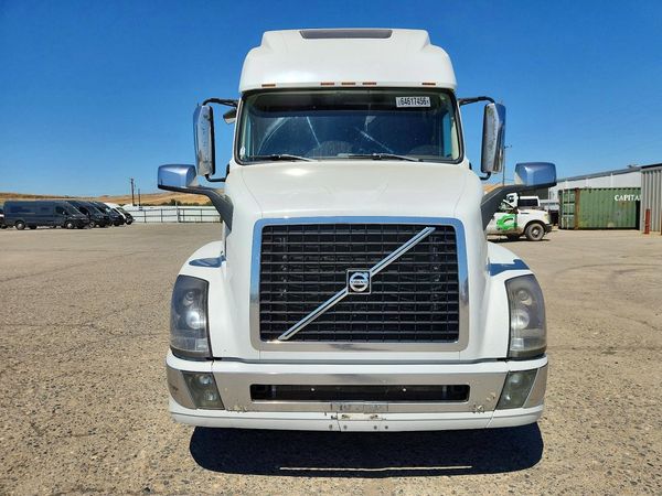 2016 VOLVO VNL