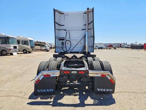 2016 VOLVO VNL