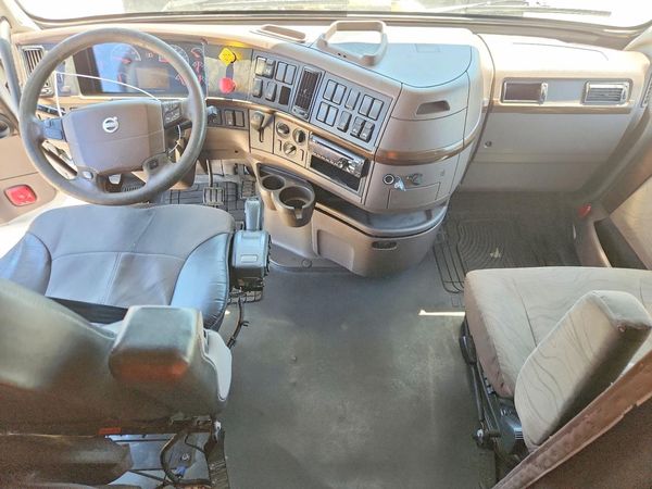 2016 VOLVO VNL