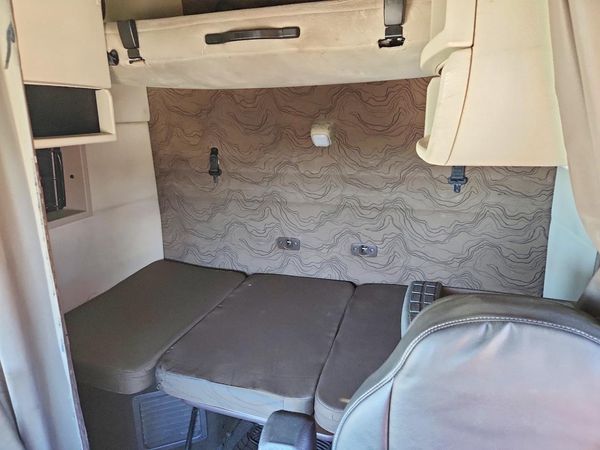 2016 VOLVO VNL
