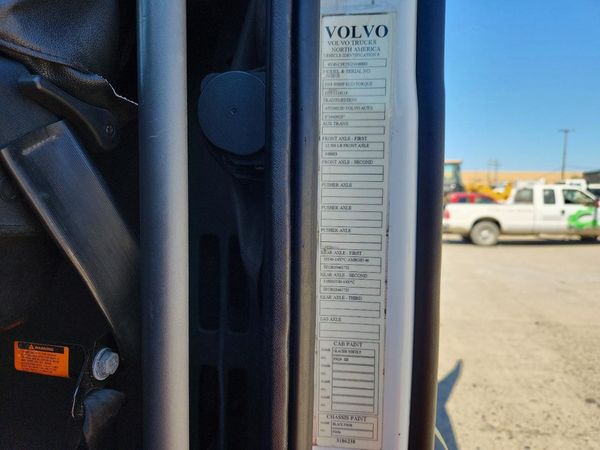 2016 VOLVO VNL