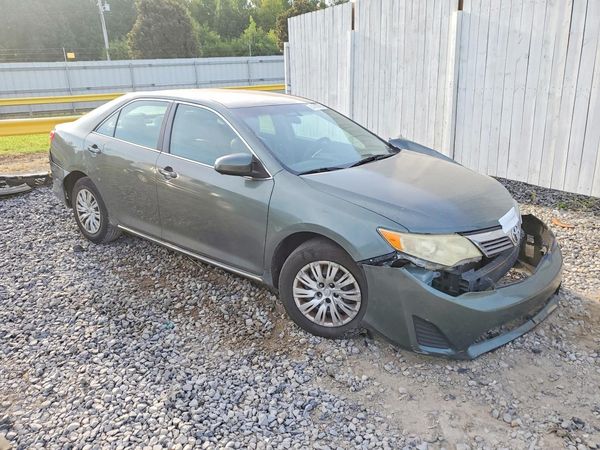 2014 TOYOTA CAMRY — Passenger 3/4