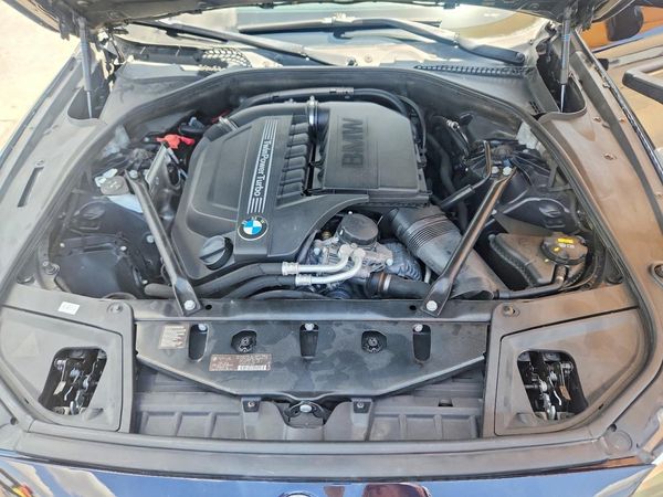 2014 BMW 5 SERIES — Engine bay