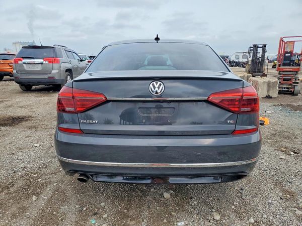 2017 VOLKSWAGEN PASSAT R-Line