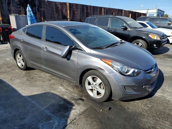 2013 HYUNDAI ELANTRA