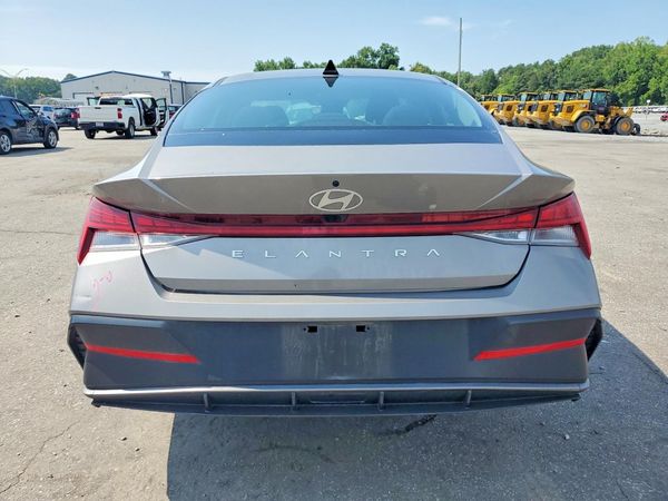 2024 HYUNDAI ELANTRA SEL w/ Convenience Pkg