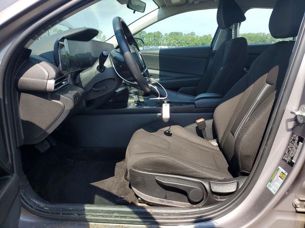 2024 HYUNDAI ELANTRA SEL w/ Convenience Pkg