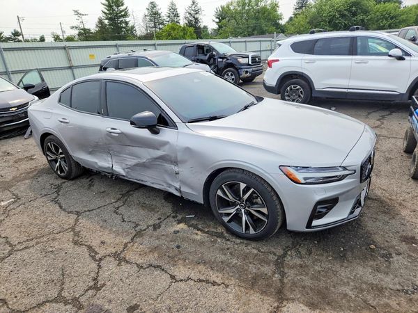 2023 VOLVO S60
