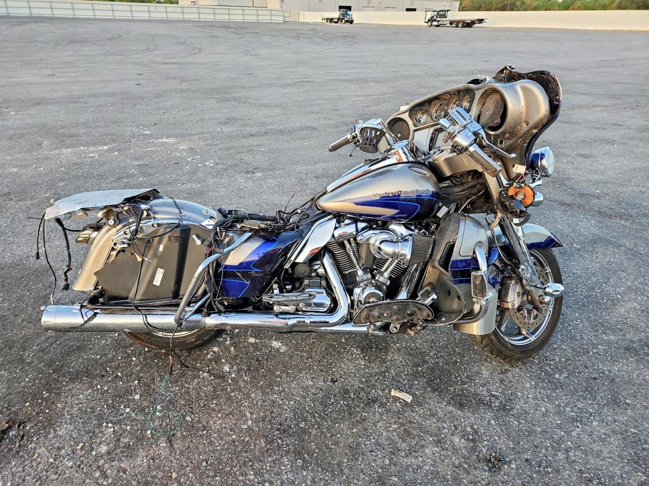 2017 HARLEY-DAVIDSON FLSE — RSDT
