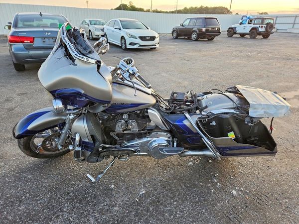 2017 HARLEY-DAVIDSON FLSE — LSDT