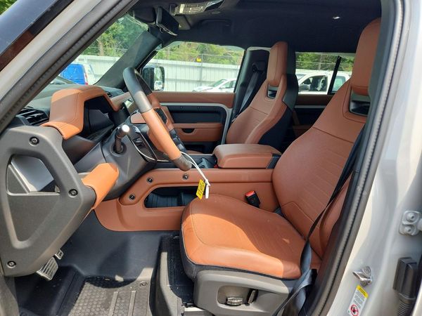 2026 LAND ROVER DEFENDER OCTA/OCTA Black