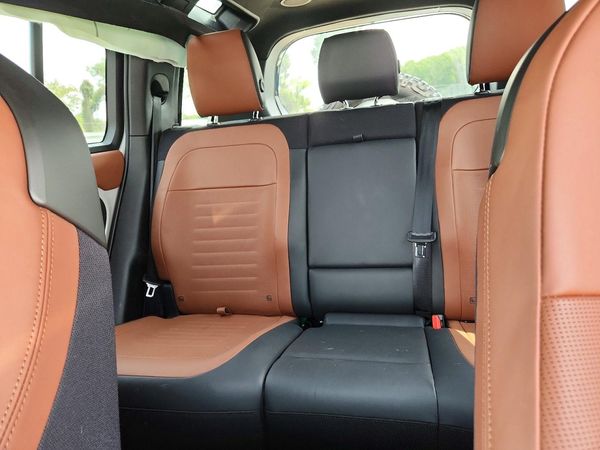 2026 LAND ROVER DEFENDER OCTA/OCTA Black