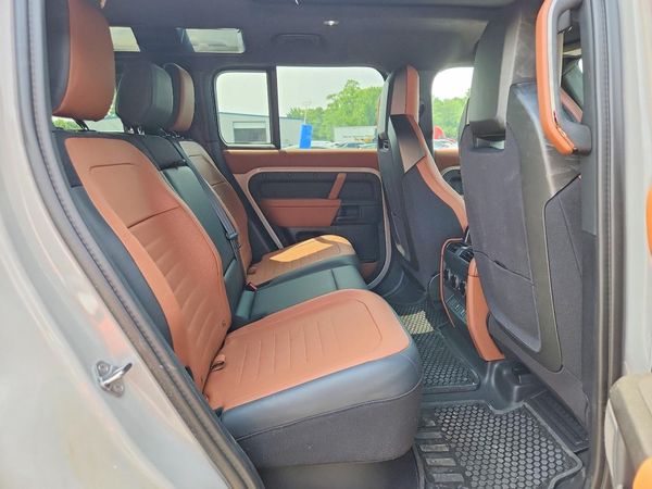 2026 LAND ROVER DEFENDER OCTA/OCTA Black
