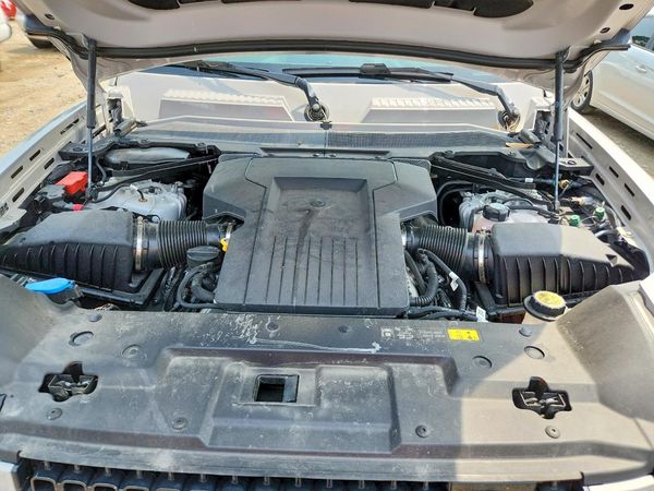 2026 LAND ROVER DEFENDER OCTA/OCTA Black