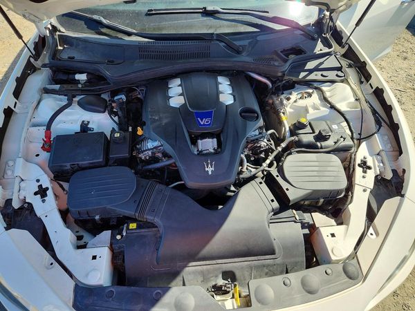 2014 MASERATI GHIBLI — Engine bay