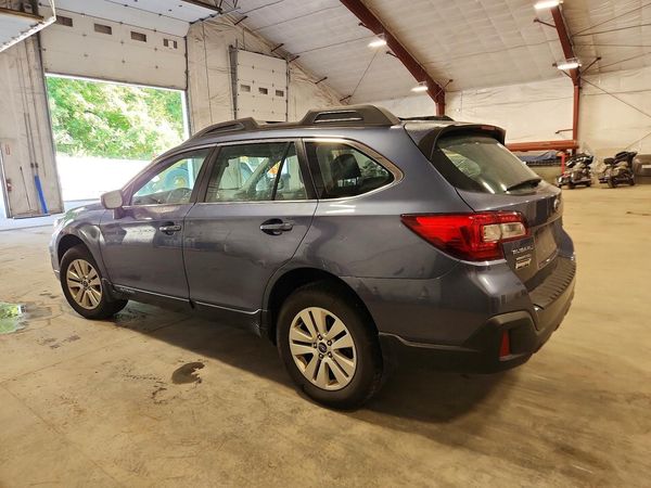 2018 SUBARU OUTBACK Base